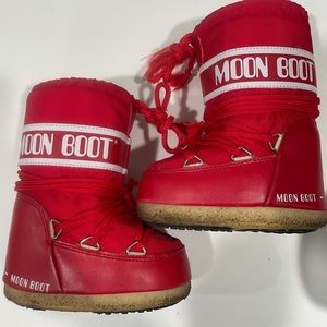 Toddler Moon Boots Size 7 Red